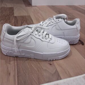 Nike Air Force 1 Pixel
